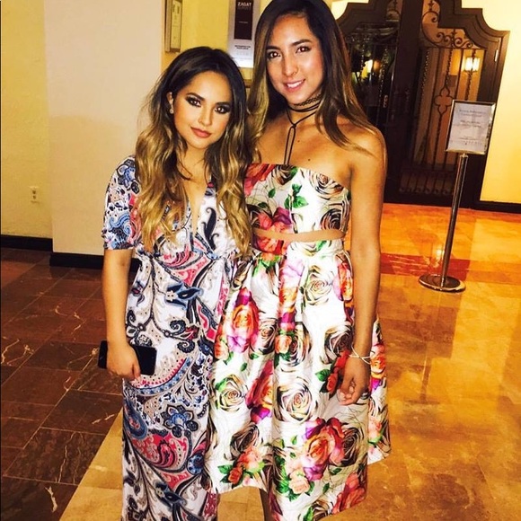 Set - Picture 2 of 2